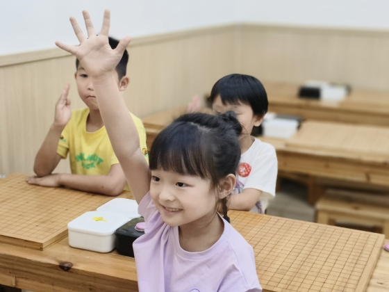 在歡樂的課堂里，孩子們沉浸在愉悅的氛圍中，享受著每一次的探索與學習~_副本.jpg